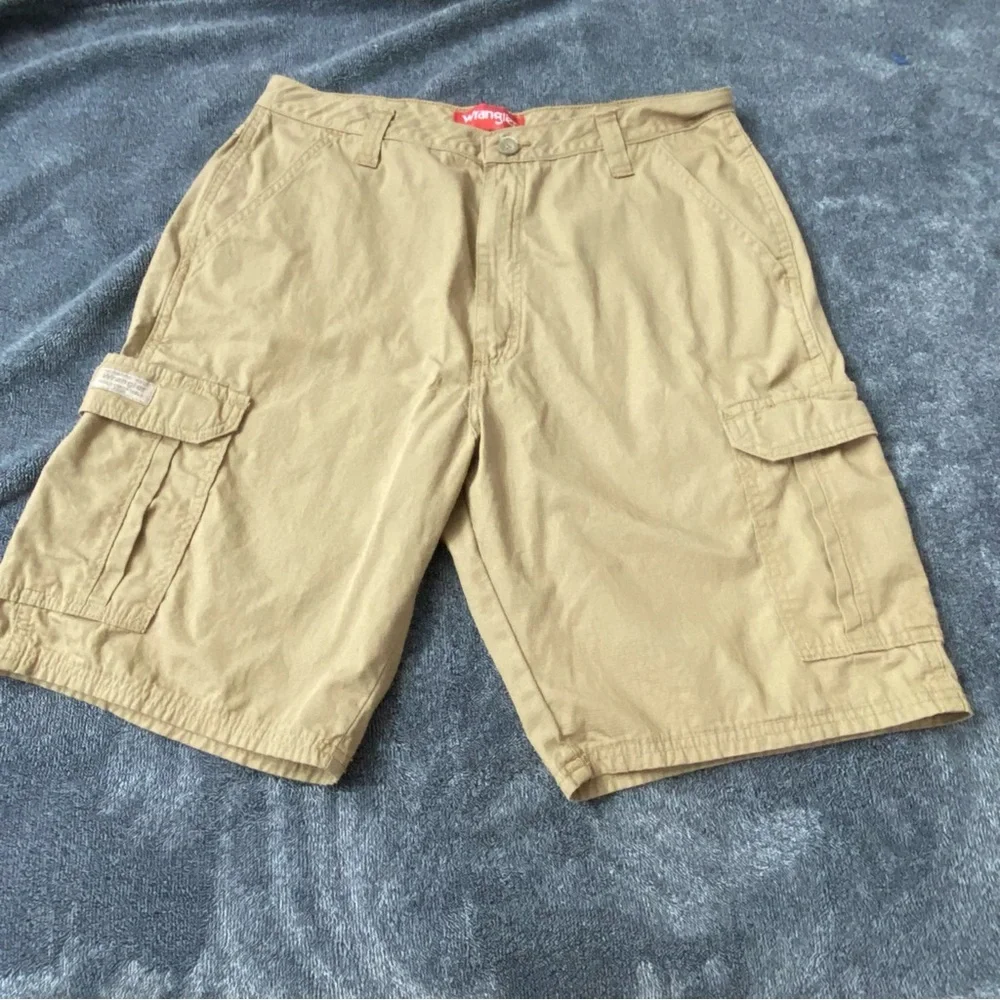 Men's Wrangler Khaki Cargo Shorts‎